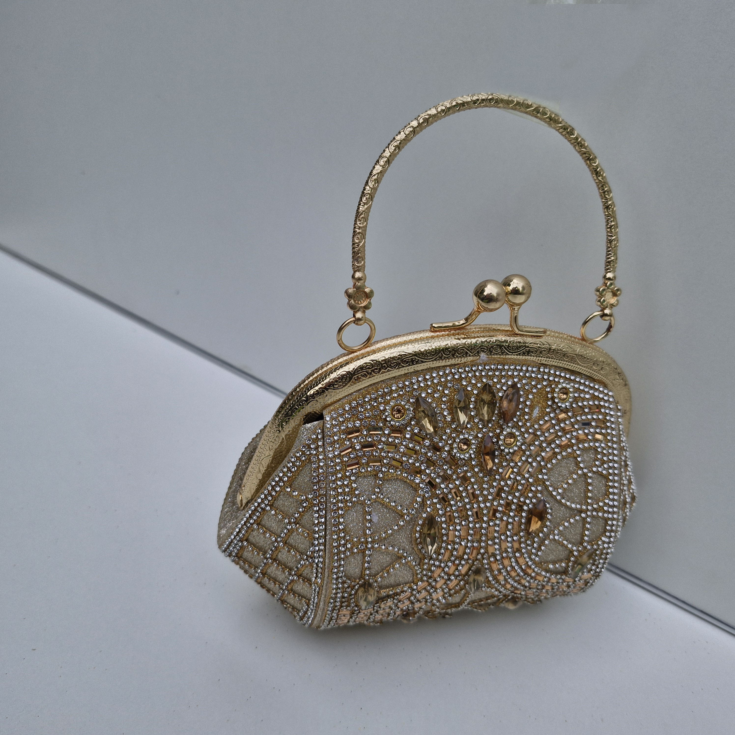 Silk Leaf Fancy Clutch 01