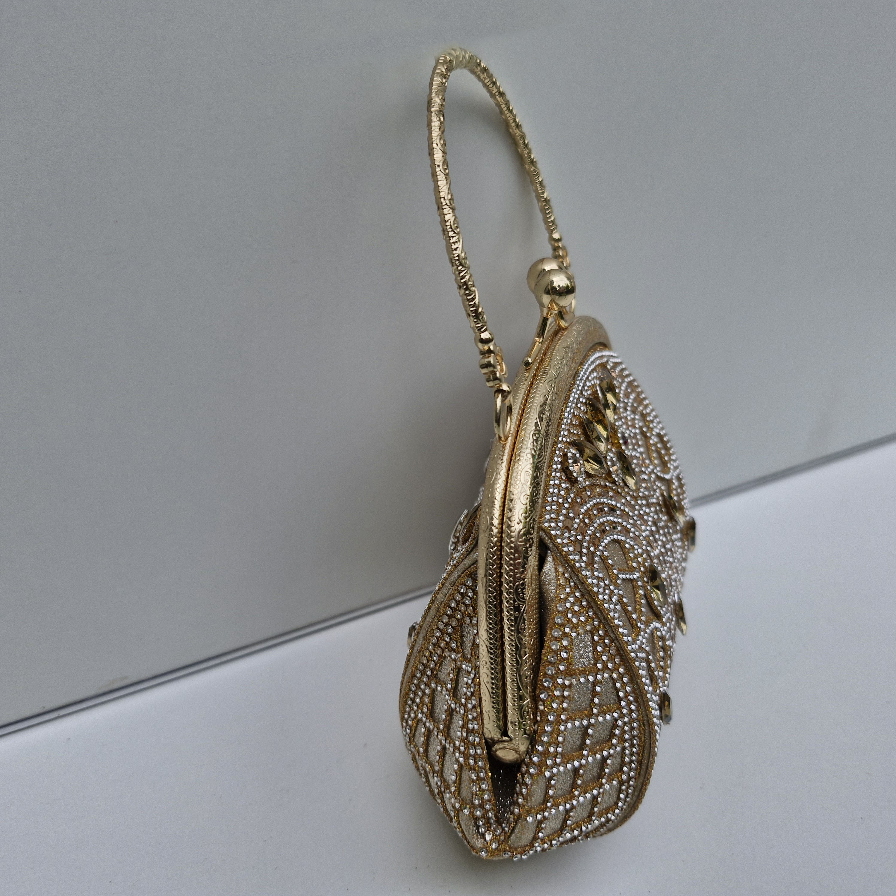 Silk Leaf Fancy Clutch 01